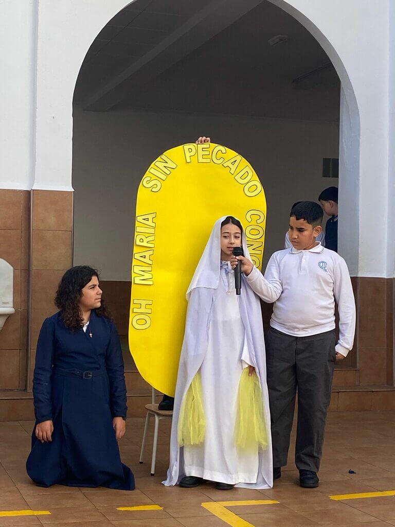 Colegio La Milagrosa Alberic - Virgen de la Medalla Milagrosa